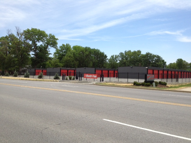 Red Door Storage Space East at 1039 E Main St