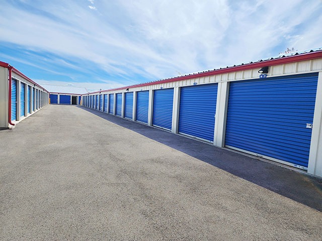 Store Space Self Storage at 6250 IN-64