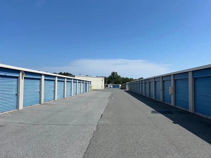 Store Space Self Storage - Photo 2