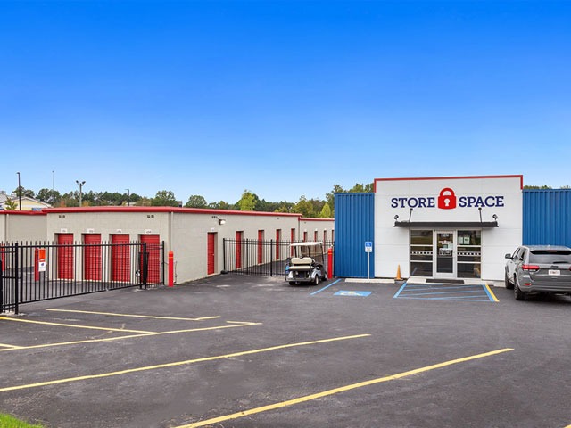 Store Space Self Storage at 6165 Veterans Pkwy